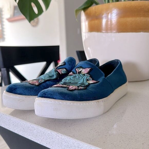 Dirty Laundry Slip Ons Loafers Blue Velvety Floral 9/40 Artsy Colorful Fun - Picture 12 of 13